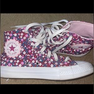 *SOLD* High top converse with flower logo